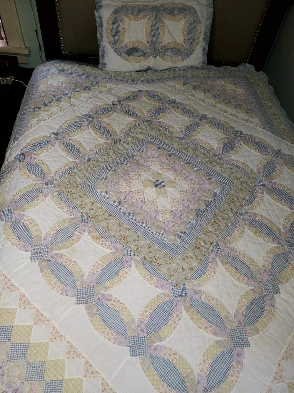 Hand Stitched ,Vintage Pastel Double Wedding Ring Quilt - Lavender, Blue & Cream